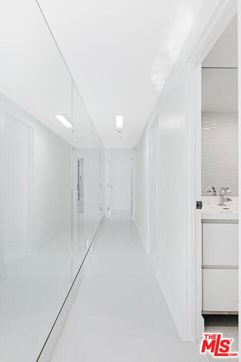 Building Photo - 2419 Ocean Front Walk