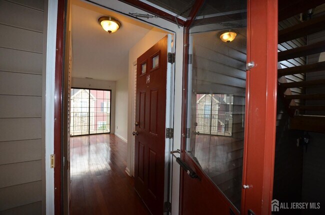 Building Photo - 14 Lear Ct