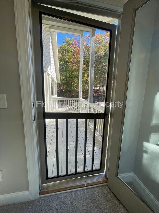 Building Photo - 1305 Smithdale Heights Dr