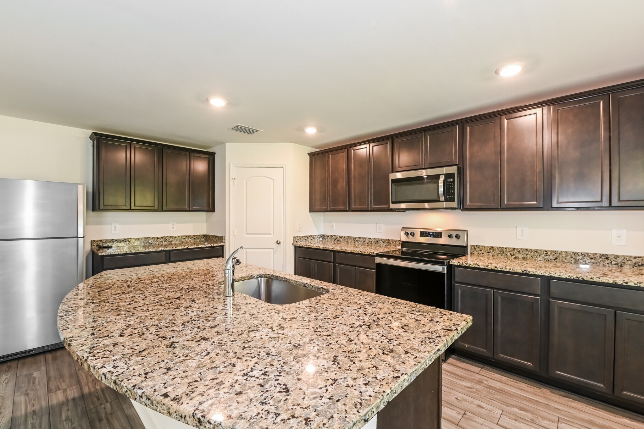 Building Photo - 2534 Atwater Dr