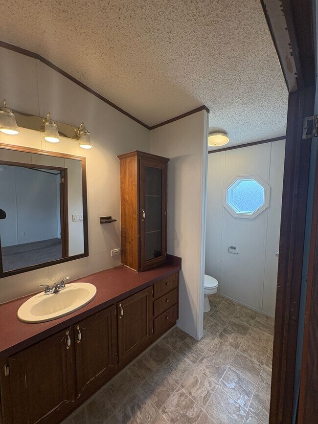 Building Photo - 306 White Oak Dr