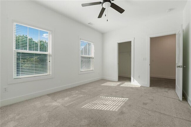 Building Photo - 2049 Chestnut Oak Trl