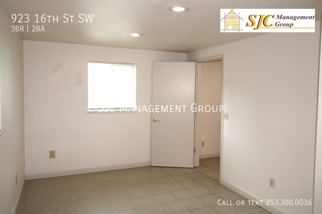 Building Photo - 923 16th St SW