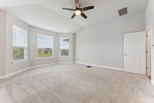 Building Photo - Your Ideal Home Awaits: Spacious 3/2 Bedro...