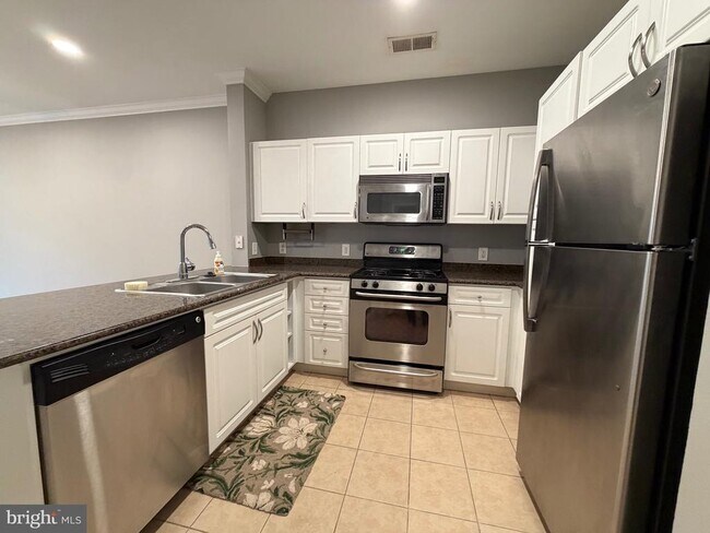 Building Photo - 12945 Centre Park Cir