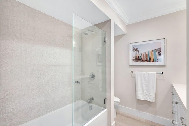 Building Photo - 438 Brackenwood Ln S