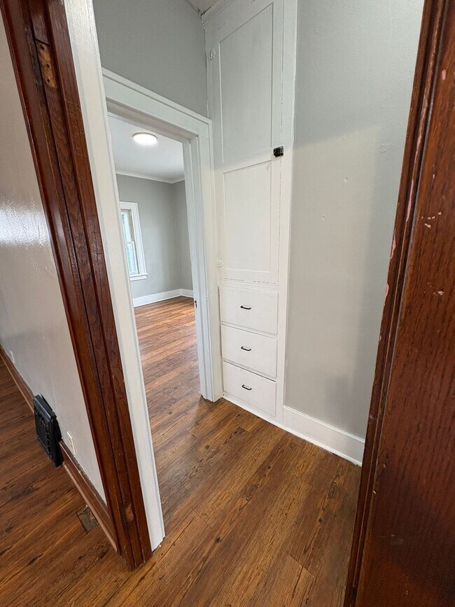 Building Photo - 2 Bedroom / 1 Bathroom Home for Rent!