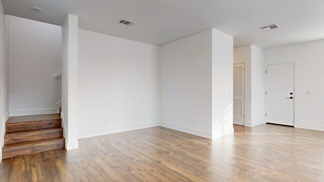 Building Photo - Beautiful and Bright 3 Bedroom 2.5 Bathroom Home with 2 Car Tandem Garage! PG&E Included!