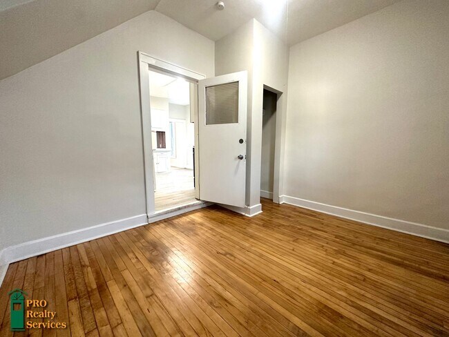 Building Photo - PM-221-002