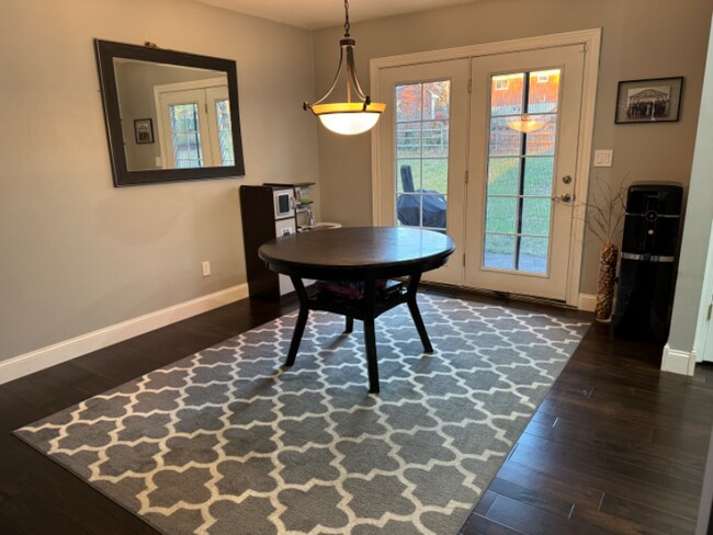 Building Photo - 814 Eastland Dr