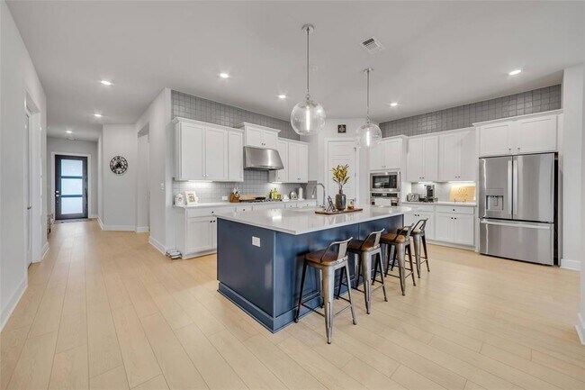 Building Photo - 8517 Grenadier Dr