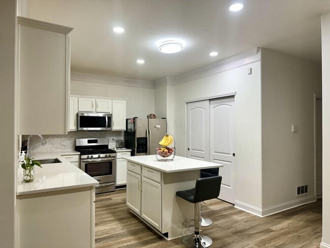 Building Photo - 329 Dovetail Dr