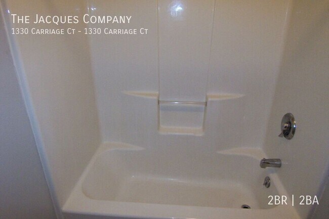 Building Photo - 1330 Carriage Ct