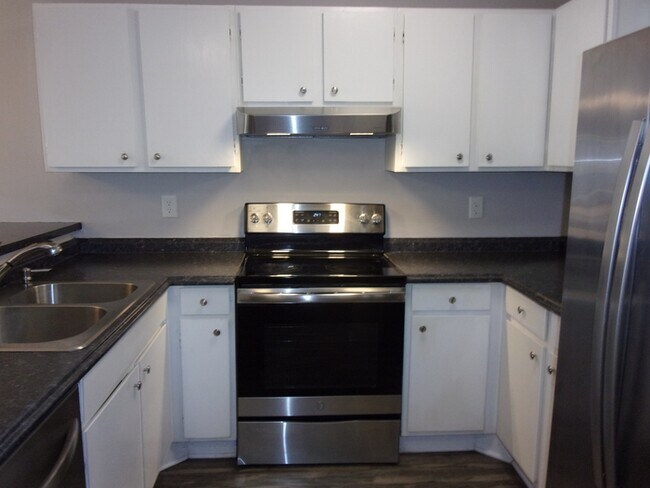 Building Photo - 1711 Eagles Pl