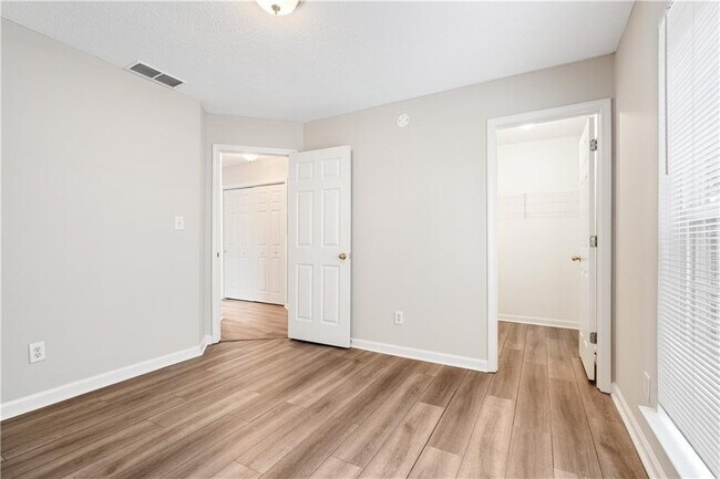 Building Photo - 5849 Amerson Ln