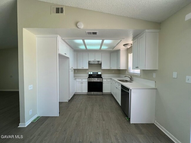 Building Photo - 11340 E Avenue R