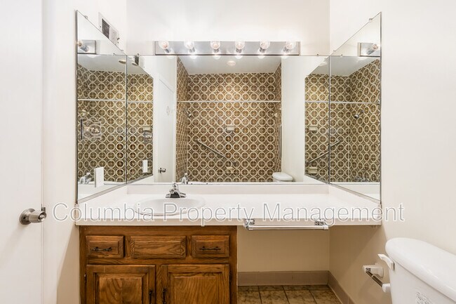 Building Photo - 127 11th St NE