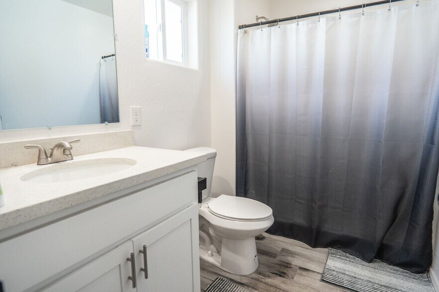 Building Photo - 2231 E 14th St