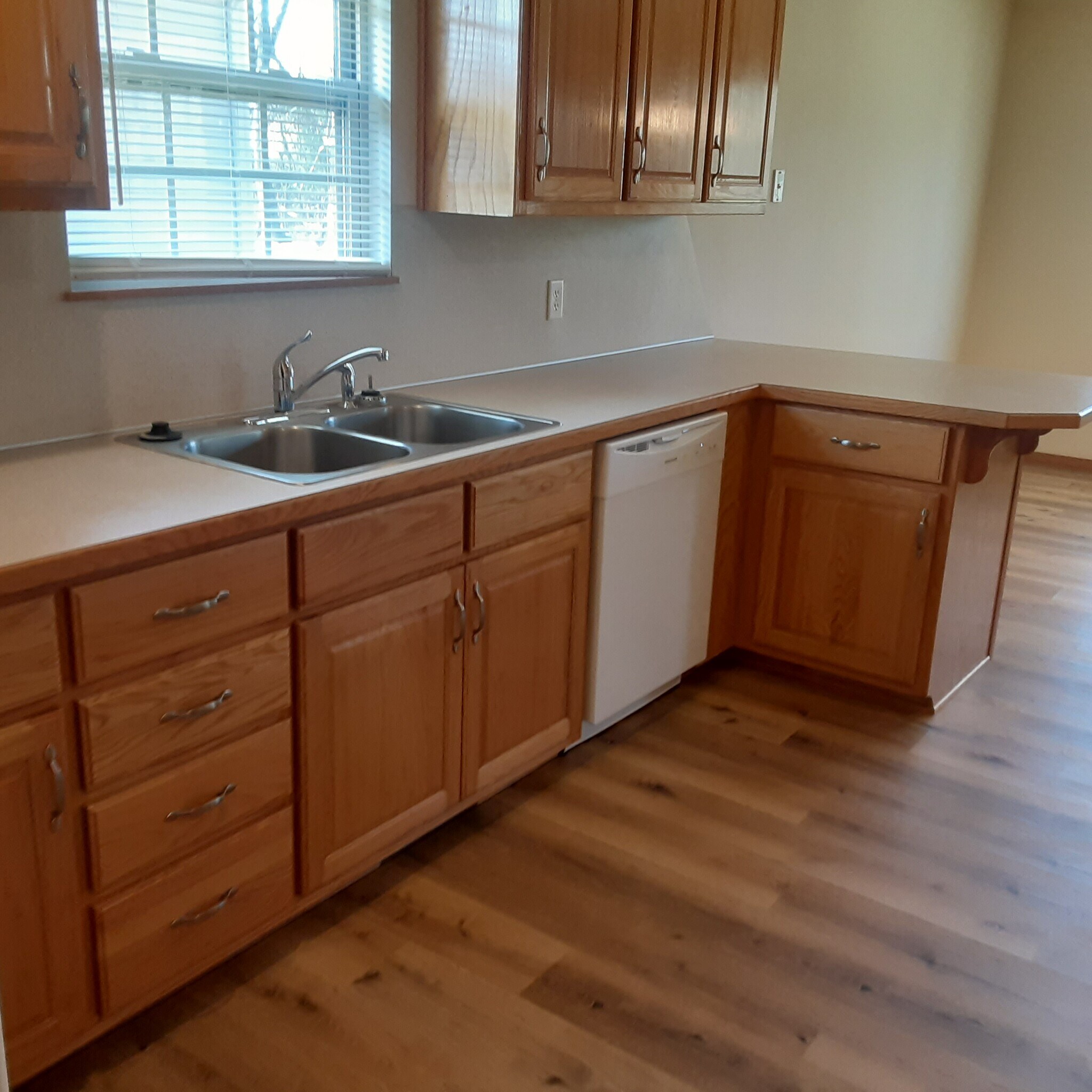 Building Photo - 325 S Casa Grande Ave