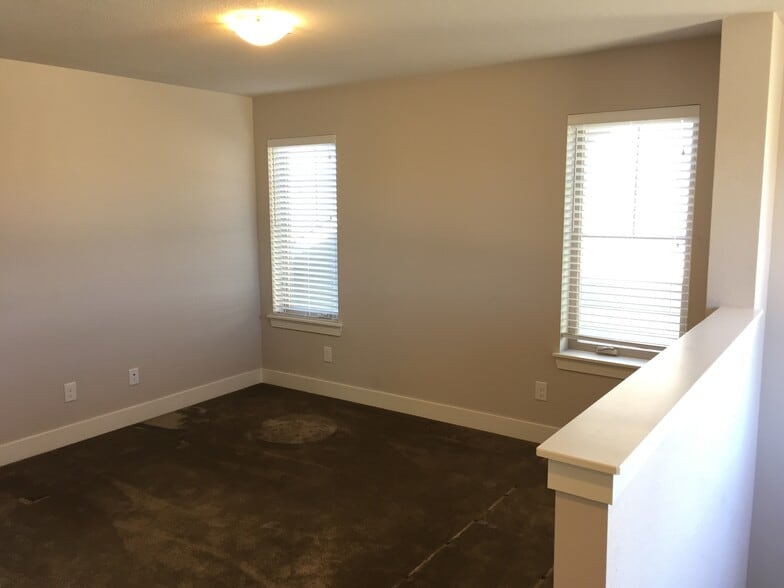 Building Photo - 5160 Yosemite Way