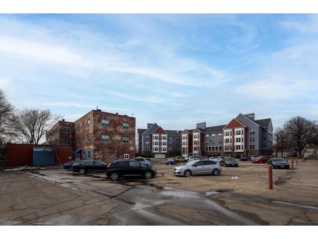 Building Photo - 215 7th St NE