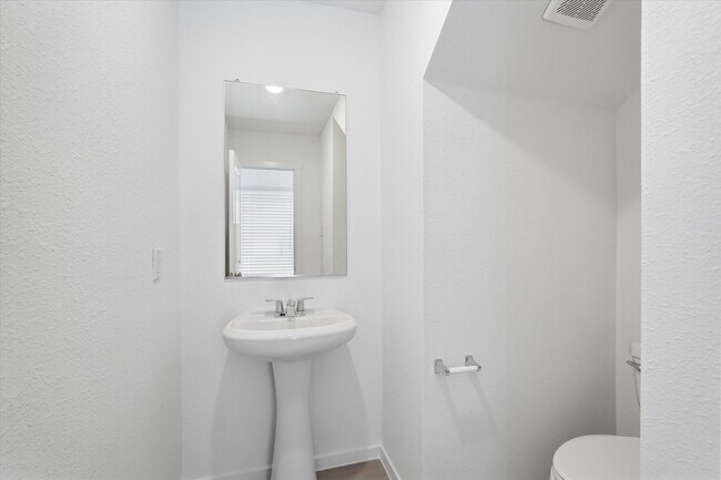Building Photo - 724 Wagtail Dr