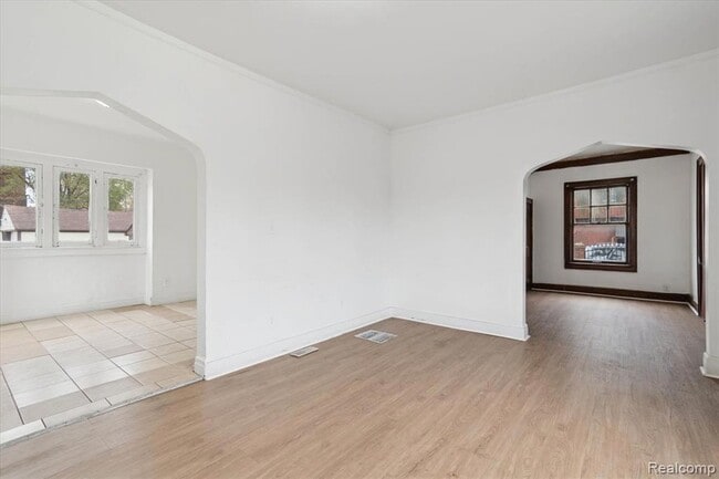 Building Photo - 5421 Toledo St