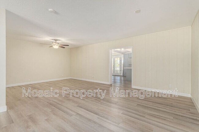 Building Photo - 104 E La Jolla Dr