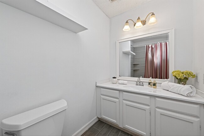 Building Photo - 35 Sheep Meadow Pl