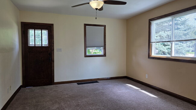 Building Photo - 826 Tayco St