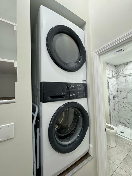 Building Photo - 319 E Main St