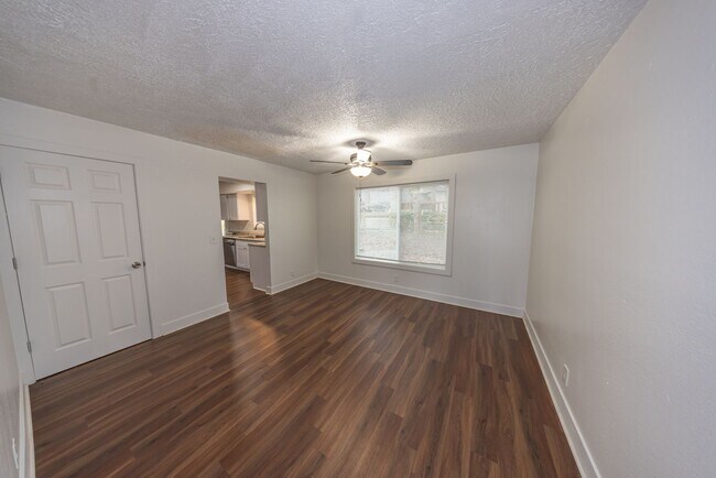 Building Photo - Updated 3 Bed, 2 Bath Home with RV/Trailer Parking – 1,962 Sq Ft, No HOA