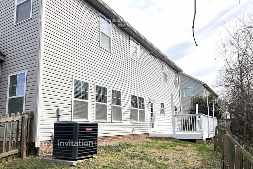 Building Photo - 270 Water Mill Rd