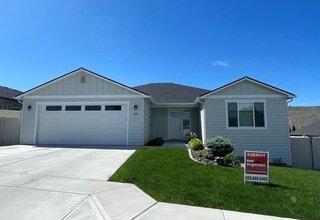 Building Photo - Now renting 3 bedroom 2 bathroom House