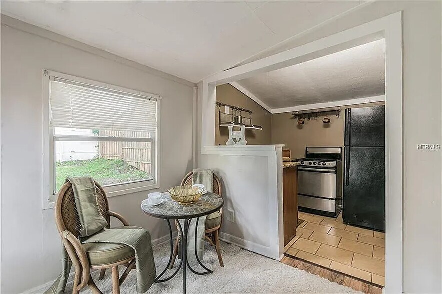 Building Photo - 228 W Jean St