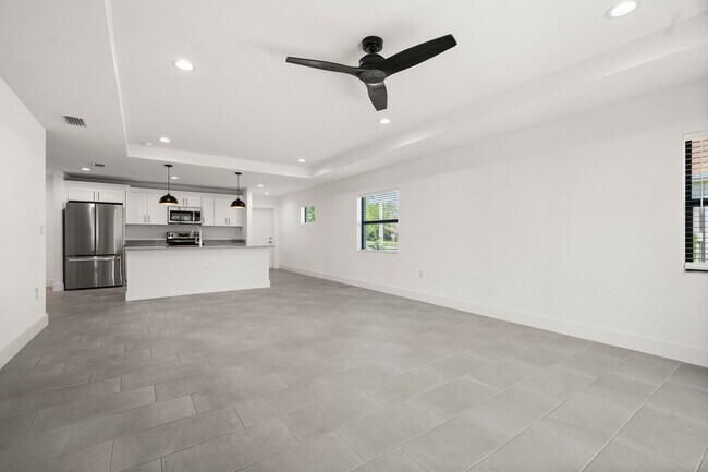 Building Photo - 1392 San Cristobal Ave