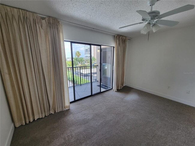 Building Photo - 7600 Sun Island Dr S