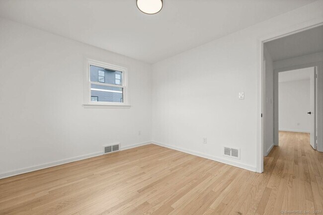 Building Photo - 141 Ridgewood Dr
