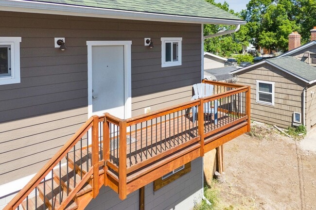Building Photo - Modern One-Bedroom Above-Garage Apartment in Central Missoula