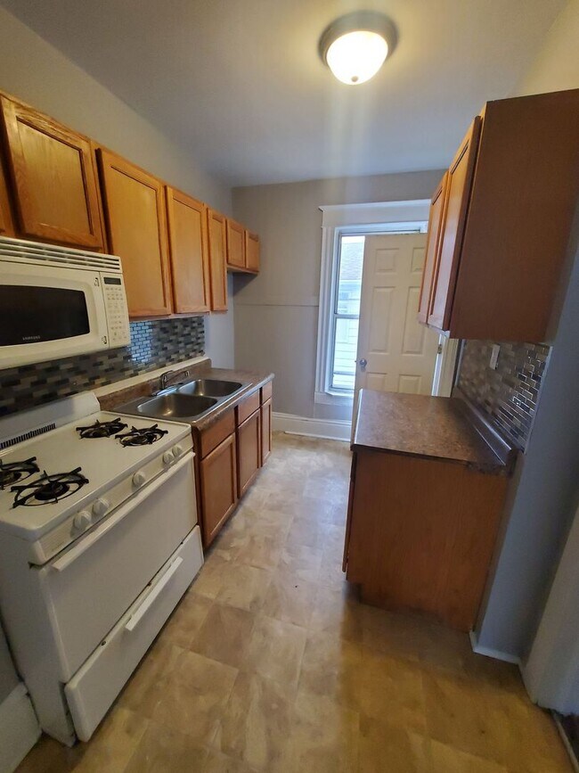Building Photo - 509 Parkview Dr