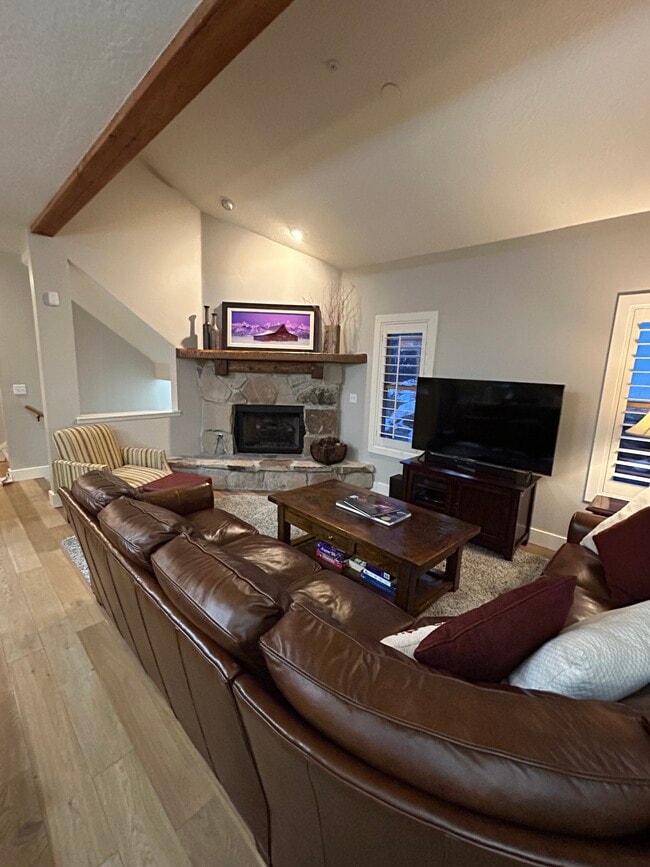 Building Photo - 1975 Paddington Dr