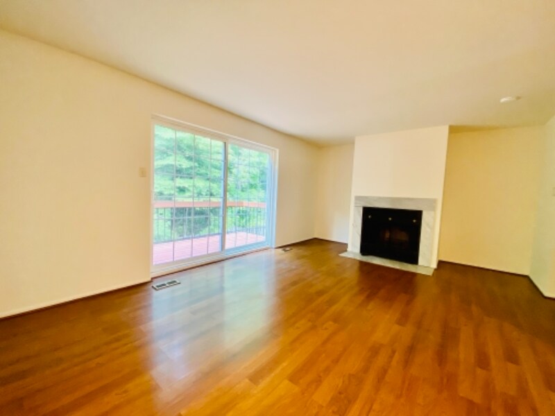 Building Photo - 10690 High Beam Ct