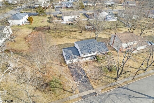 Building Photo - 25 Sandalwood Dr