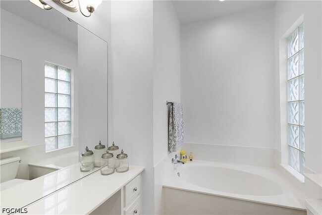 Building Photo - 7983 Valentina Ct