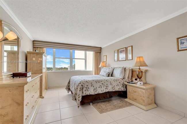 Building Photo - 3140 S Ocean Dr