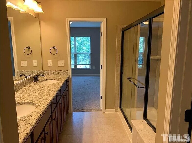 Master Bath - 432 Chanson Dr
