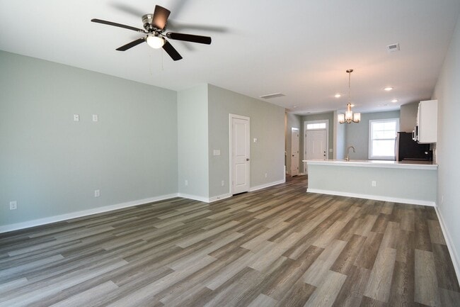 Building Photo - BEAUTIFUL! 2 Bedroom with Flex Space Townhome in Sneads Ferry