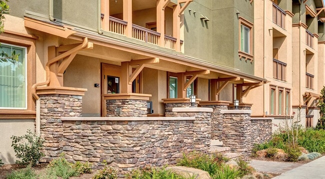 Building Photo - Broadway Villas