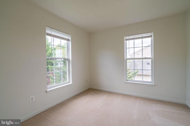 Building Photo - 10955 Southcoate Village Dr