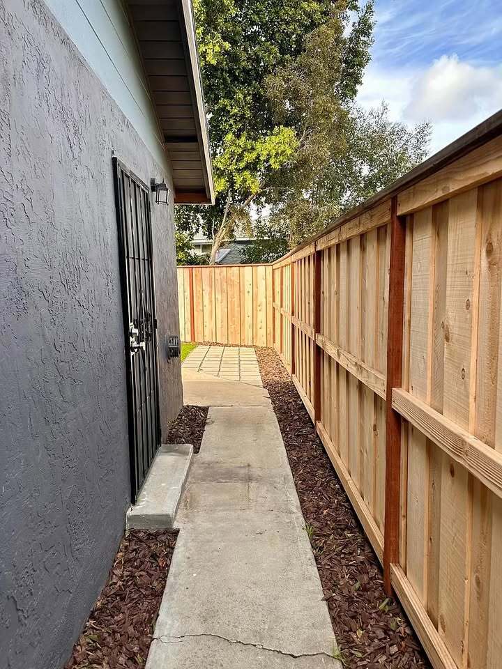 Building Photo - 2203A Alta Vista Dr